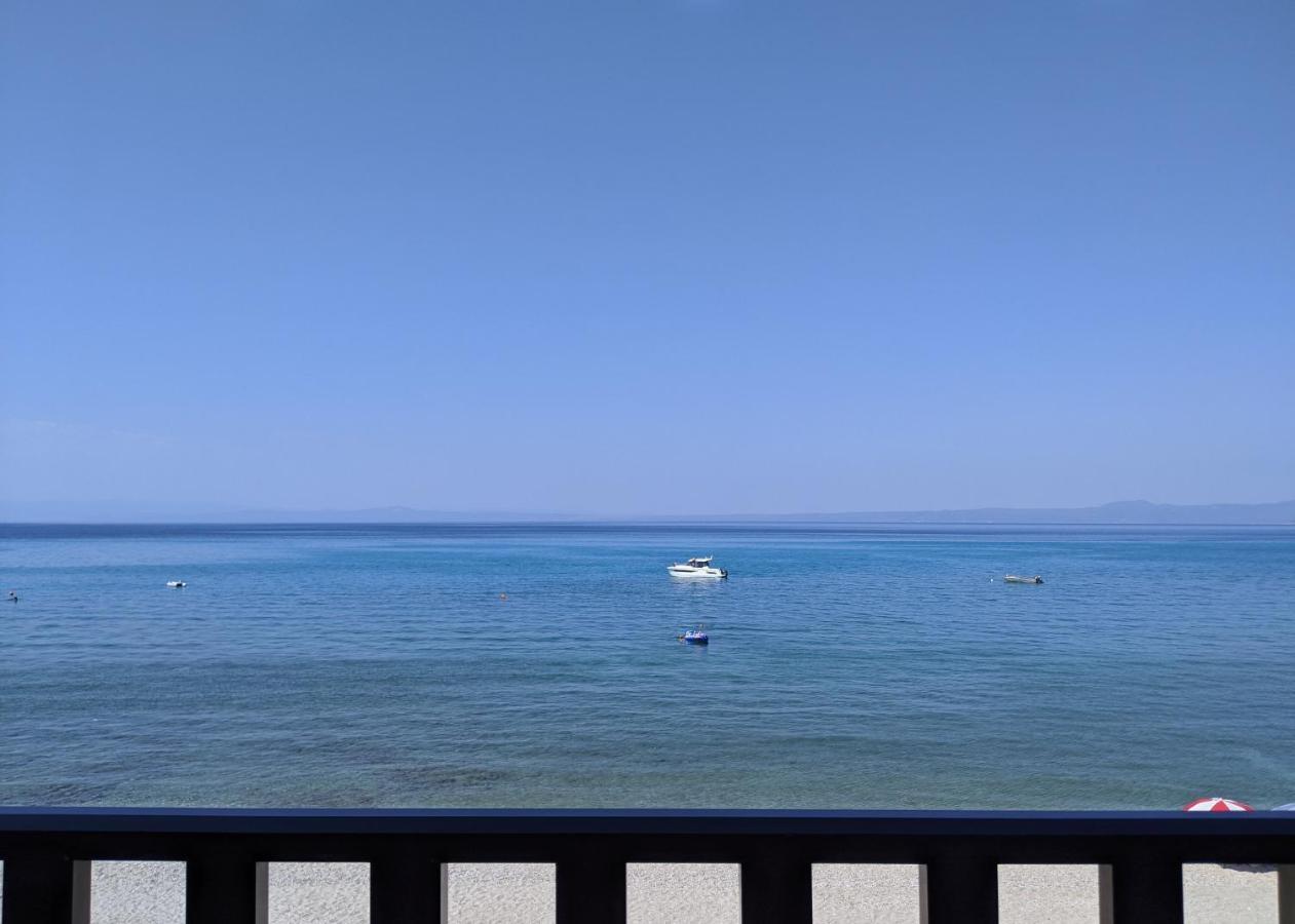 Seafront Apartment Пефкохори Екстериор снимка